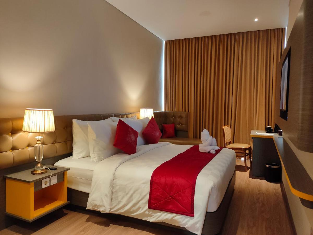 Ramada By Wyndham Yogyakarta Hotel Sleman  Exterior photo