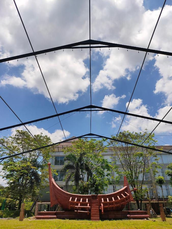 Ramada By Wyndham Yogyakarta Hotel Sleman  Exterior photo