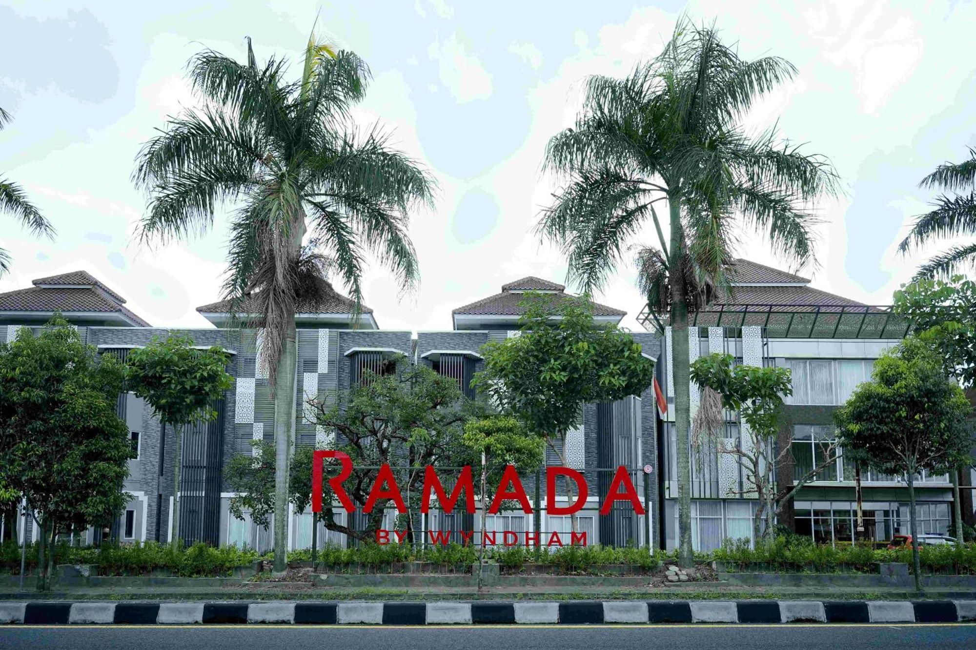 Ramada By Wyndham Yogyakarta Hotel Sleman  Exterior photo